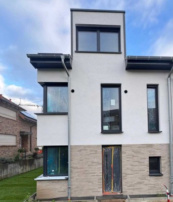 Neubau-Doppelhaushälfte (links) in Brühl – Ihr neues Zuhause ab Ende 2025