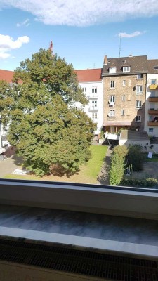 Zentral gelegene, helle, komplett modernisierte 2 ZW + Balkon in der Schwetzinger Straße