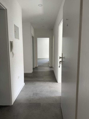 Erstbezug nach Kernsanierung: Moderne 4-Zimmer-Wohnung mit Balkon