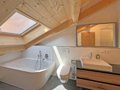 Licht, Raum und Ruhe – attraktive Dachgeschoßwohnung mit Charme C18