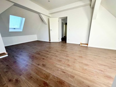 +++Erstbezug nach Sanierung, 2 Zimmerwohnung mit offener Küche im schönen Lankwitz+++