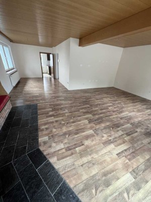 Helle 2.ZKBB Wohnung mit EBK, großes Wohnzimmer