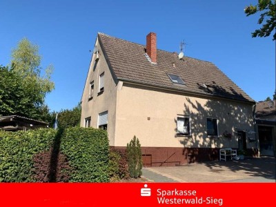 Zweifamilienhaus in Bruchertseifen, Garage vorhanden