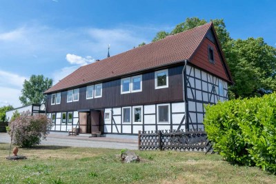 Modernisierte 2-Zimmer-Wohnung mit Garten, Stellplatz und Ausbaureserve  in Salzgitter-Beddingen