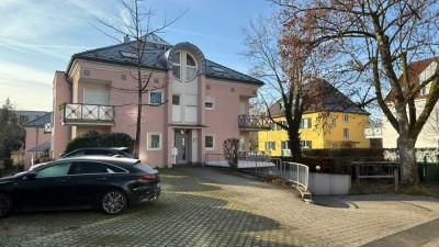 IN RUHIGER STADTVILLA! Frisch renovierte 2-Zi.Hochparterre-Wohnung mit Balkon