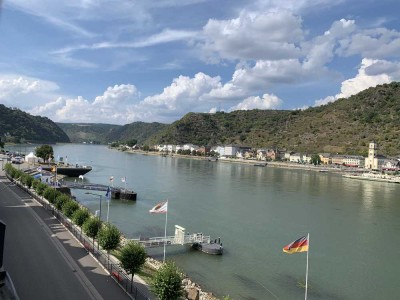 Rheinblick pur aus erster Reihe! 115 m² Wfl. Maisonette mit 5 Zi., Einbauküche, Bad, schöner Altbau!