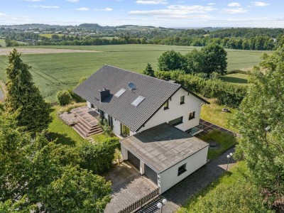 Platz zum Wohlfühlen: Modernisiertes Einfamilienhaus in idyllischer Umgebung