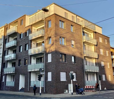 Großzügig geschnittene 3 Zimmer Wohnung mit großem Balkon