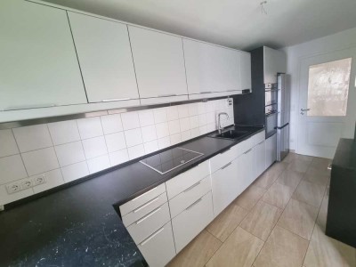 Neuwertige 3,5 Zimmer EG Wohnung mit Südterrasse