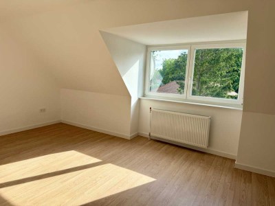 Kernsaniert! 4-Zi.-DG-Wohnung (100 m²) in SZ-Lebenstedt Zentrum Nord