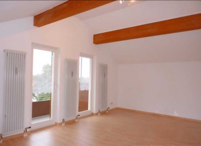 Helle 1-Zimmer-Wohnung mit Balkon, EBK und TG in Poing