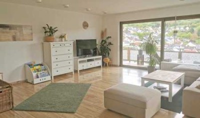 ***LUXURIÖSE WOHNPERLE*** Komfort-Wohlfühloase in ruhiger Lage mit großem Balkon