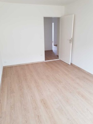 Geschmackvolle, modernisierte 3-Zimmer-Wohnung mit gehobener Innenausstattung mit Balkon in Emmering