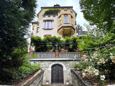 *MODERNIZED HISTORIC APARTMENT* approx. 1432 ft², 3 room, 2 bed, 1 full bath, terrace, and fireplace
