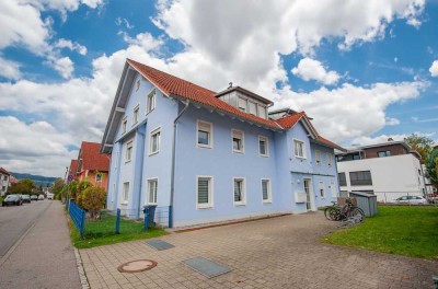 Lichtdurchflutete 3-Zimmer-Wohnung mit Balkon und Einbauküche in stadtnaher Lage von Isny
