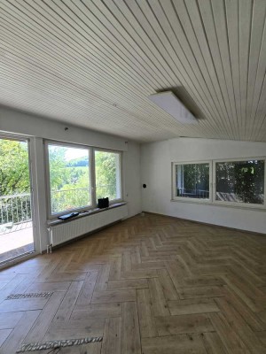 1-2 Familien Haus mit großem Baugrundstück