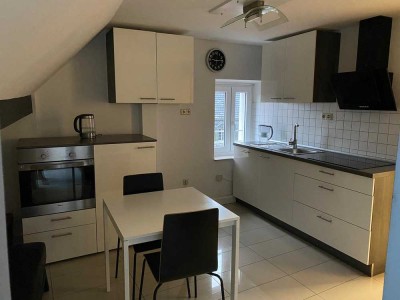 Sanierte Dachgeschowohnung mit zwei Zimmern und Einbauküche in Werl