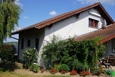 Geschmackvolle 3-Zimmer-Maisonette-Wohnung mit geh. Innenausstattung mit Balkon und EBK