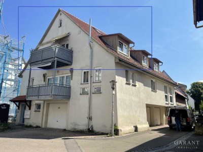 * Charmante 2,5 Zimmer-Dachgeschoss-Wohnung Mitten im historischen Ortskern *