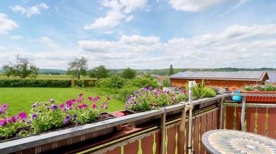 Tolle Aussicht! Gepflegte 3-Zi.-Wohnung plus Dachgeschoss-Studio zum Wohlfühlen