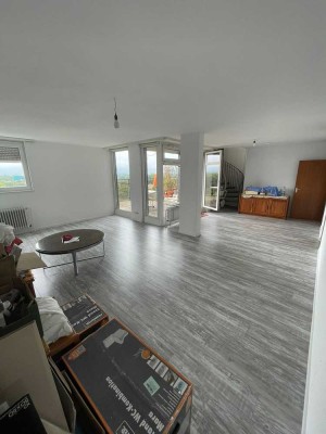 Helle geräumige Penthouse-Wohnung, 150 m² fantastische Aussicht, zentrale Lage