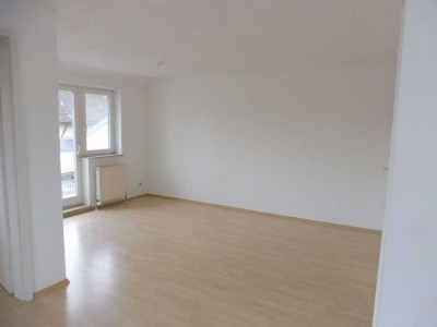 Top 2,5-Zimmer-DG-Wohnung in Lauffen /N, mit Dachterasse und Weitblick über Lauffen und das Umland