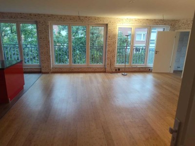 Leben im open space, wunderschöne drei Zimmer 90qm Wohnung in Hamburg Langenhorn