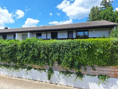 SCHÖN GESCHNITTENE WOHNUNG MIT GROSSEM BALKON, PARKETT, EBK