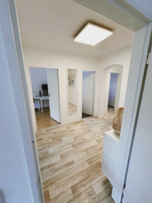 3 Zimmer + Wohnküche, 90m² inkl. Strom & Internet, für WG geignet, möbliert, mit Stellplatz