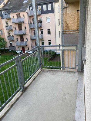 Günstige 2-Zimmer mit Laminat, Balkon und Wannenbad in ruhiger Lage!