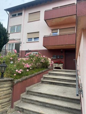 Top renovierte Wohnung mit Ausblick & Komfort – 4 Zimmer in ruhiger Lage