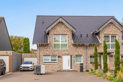 Moderne Doppelhaushälfte (KfW 55) mit großem Garten & Smarthome in gefragter Lage von Grevenbroich