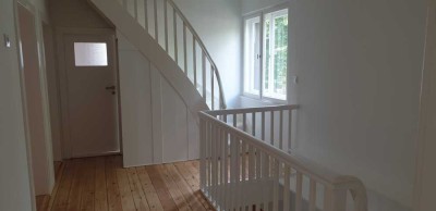 Stilvolles, geräumiges und vollständig renoviertes Haus mit sechs Zimmern in Kleinmachnow