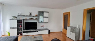 Helle und geräumige drei Zimmer Wohnung