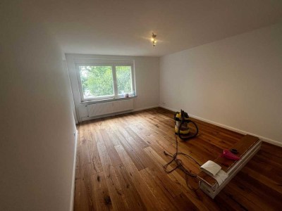 WUNDERSCHÖNE 2-ZIMMER-WOHNUNG MIT ECHTHOLZPARKETT UND BALKON IN TOLLER LAGE