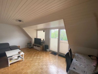 Gemütliche Zweizimmerwohnung im Dachgeschoss mit Balkon