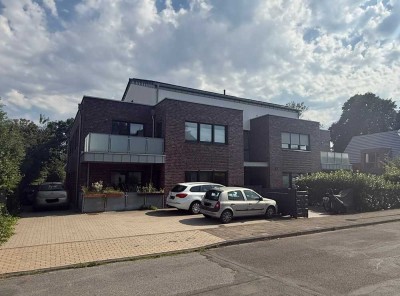 Neuwertige 3-Zimmer-Wohnung im Erdgeschoss mit Terrasse und privatem Garten