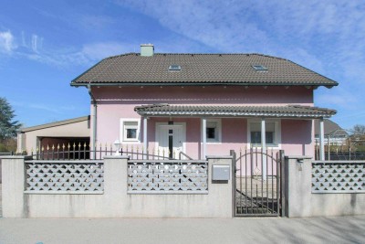 Romantisches Haus mit Wohnkeller und großer Terrasse in familienfreundlicher Kulisse