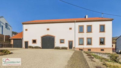 SCHÖNES, GEPFLEGTES BAUERNHAUS MIT VIEL PLATZ!