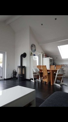 Geschmackvolle Wohnung mit Balkon, Einbauküche und Kamin in Königswinter