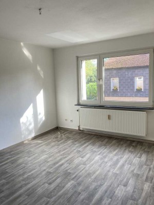 3,5-Zimmer Wohnung (neue Zimmertüren) direkt am Iltis-Park