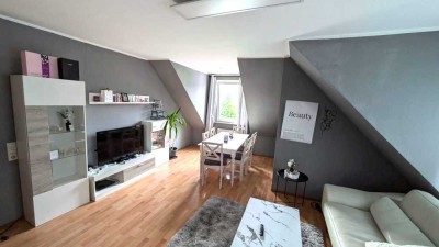 Mit Wohnberechtigungsschein! Helle 2,5-Zimmer Dachgeschosswohnung mit EBK