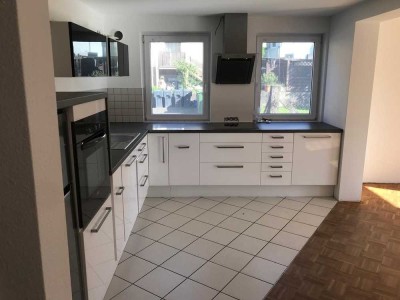 Moderne, großzügig geschnittene 2-Zimmer-Wohnung (ca. 100 m²) in Bischweier!