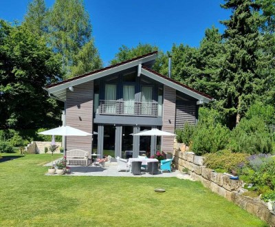 TRAUMHAUS aus Holz und Glas am Waldrand in einmaliger Wohnlage