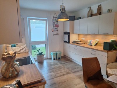 Neuwertige 2,5-Zimmer-Terrassenwohnung mit 160 m² eigenem Garten
