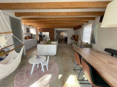 Moderne Doppelhaushälfte mit Garten und Einliegerwohnungen in bester Lage