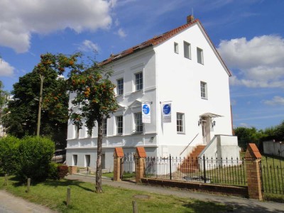 Mehrfamilienhaus und Doppelhaus auf einem Grundstück