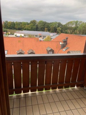 Schöne 3-Zimmer-Dachgeschosswohnung mit Balkon und Einbauküche in Bad Griesbach im Rottal