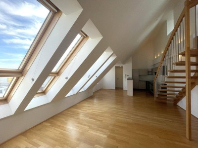 ÄUSSERE MARIAHILFER STRASSE: klimatisierte 3-Zi-DG-Maisonettewohnung mit Terrasse und Weitblick