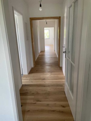 Helle und ruhige 2-Zimmer-Wohnung mit gehobener Innenausstattung und eigenem Hauseingang